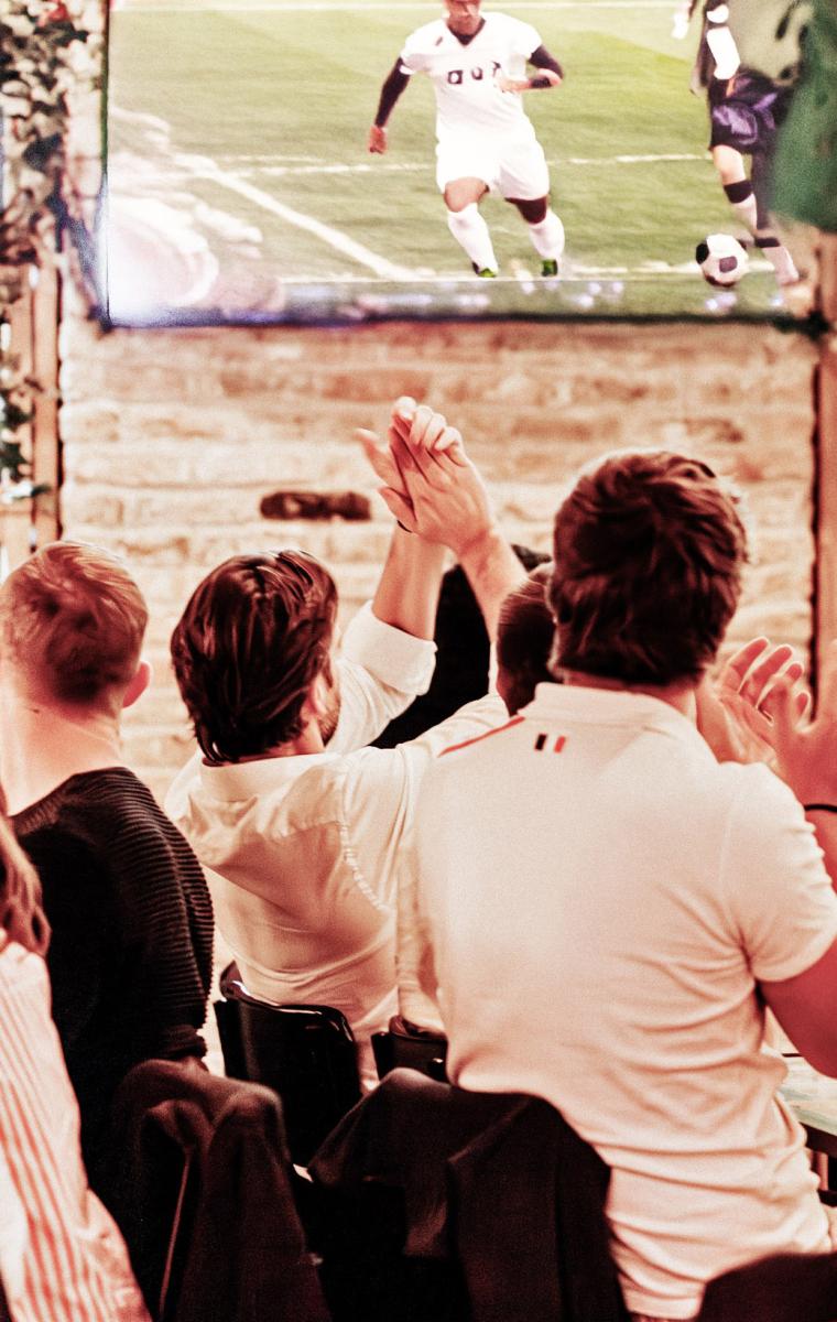 Retransmission Coupe du Monde 2026 — Pub St Germain, Saint-Germain-des-Prés Le Pub St Germain assure la retransmission de la Coupe du Monde 2026 à Paris en direct, sur grands écrans, entre Saint-Germain-des-Prés et le carrefour de l'Odéon. Du 11 juin au 19 juillet, phases de groupes, huitièmes, quarts, demi-finales et finale — ch